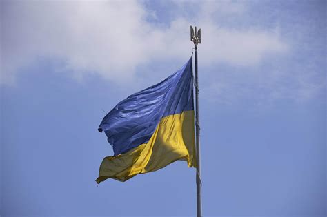 Желтый цвет флага Украины: его значение и символика