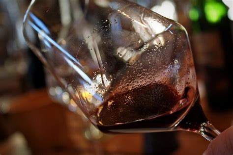 Танинное вино: значение термина и его особенности